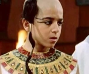 بازیگری که نقش کودکی آخناتون را در سریال یوسف پیامبر بازی می‌کرد