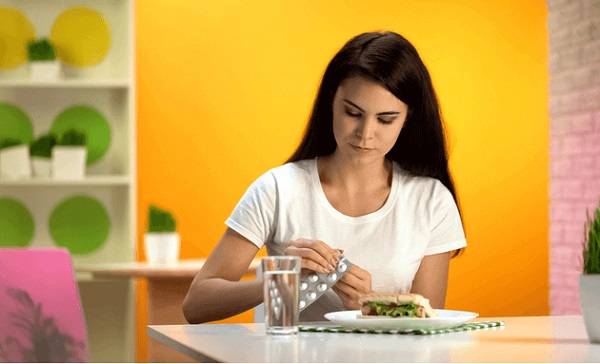 دارو هایی که باید با معده پر بخوریم خوردن-دارو