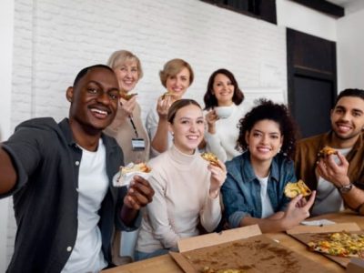 صحبت-هنگام-غذاخوردن