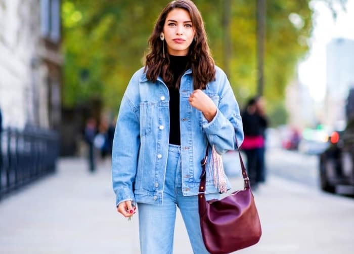 مواردی که زنان و دختران جوان هنگام پوشیدن شلوار رعایت نمی کنند لباس-یک-رنگ-جین