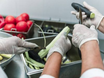 کندن-پوست-بادامجان