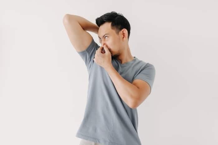 دلیل بد بودن یکی از زیر بغل هایتان بوی-عرق