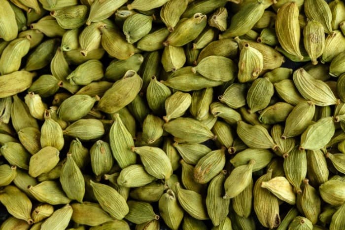 فواید و مضرات استفاده از هل در غذا و چای خواص-هل