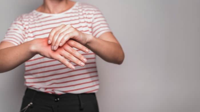 چرا با شکستن قولنج صدا ایجاد می شود؟ شکستن-قولنج-انگشتان