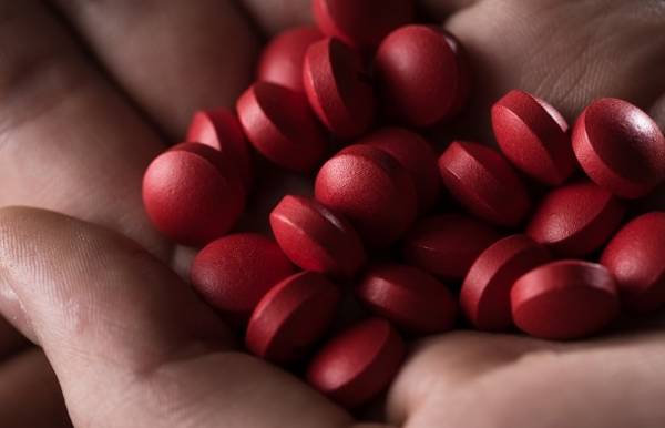 در هر سنی چه ویتامینی مصرف شود اهمیت-مکمل-آهن