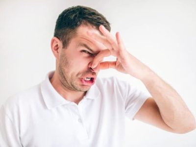بررسی علل عرق و بوی بد بدن در انواع مختلف