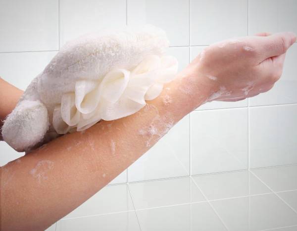 کارهای اشتباهی که نباید در مورد حمام و هنگام دوش گرفتن انجام دهید