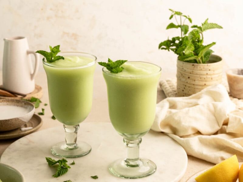 اسموتی خنک خربزه با ۵ ماده اولیه؛ نوشیدنی تابستانی وسوسهانگیز honey dew melon slushie