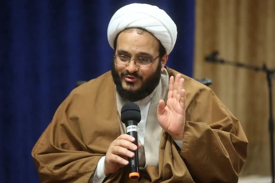 مکارم شیرازی: تشییع رهبر شهید نماد عظمت و اقتدار امت شیعه
