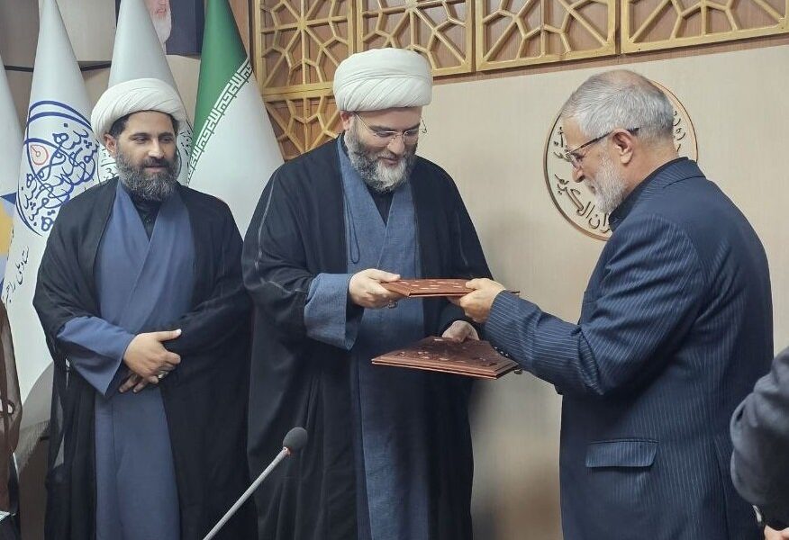 تفاهمنامه همکاری سازمان دارالقرآن و وزارت کشور برای گسترش فرهنگ قرآنی امضا شد