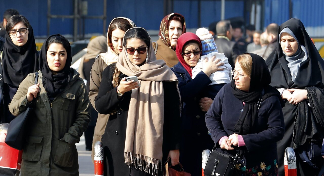 عوامل و تجارب زیسته در ایجاد احساس تنهایی در دختران مجرد