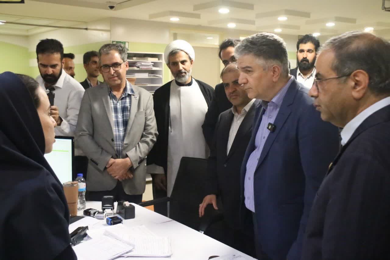 بازدید معاون وزارت بهداشت از امکانات درمانی یزد‌